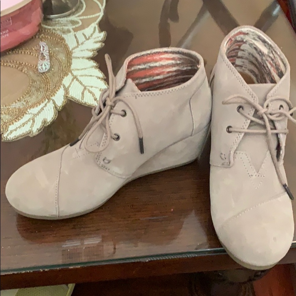 Toms wedges